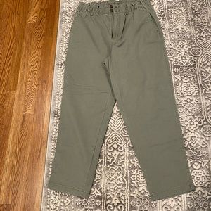 Universal Threads NWT ankle pant in Olive color.